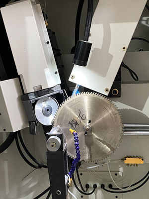 LDX-026A Servo alimentación completa CNC de hoja de sierra circular delantera y trasera molinilla de ángulo